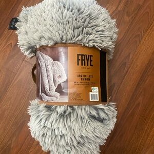 FRYE Artic Luxe Fur Throw 60x70 NEW